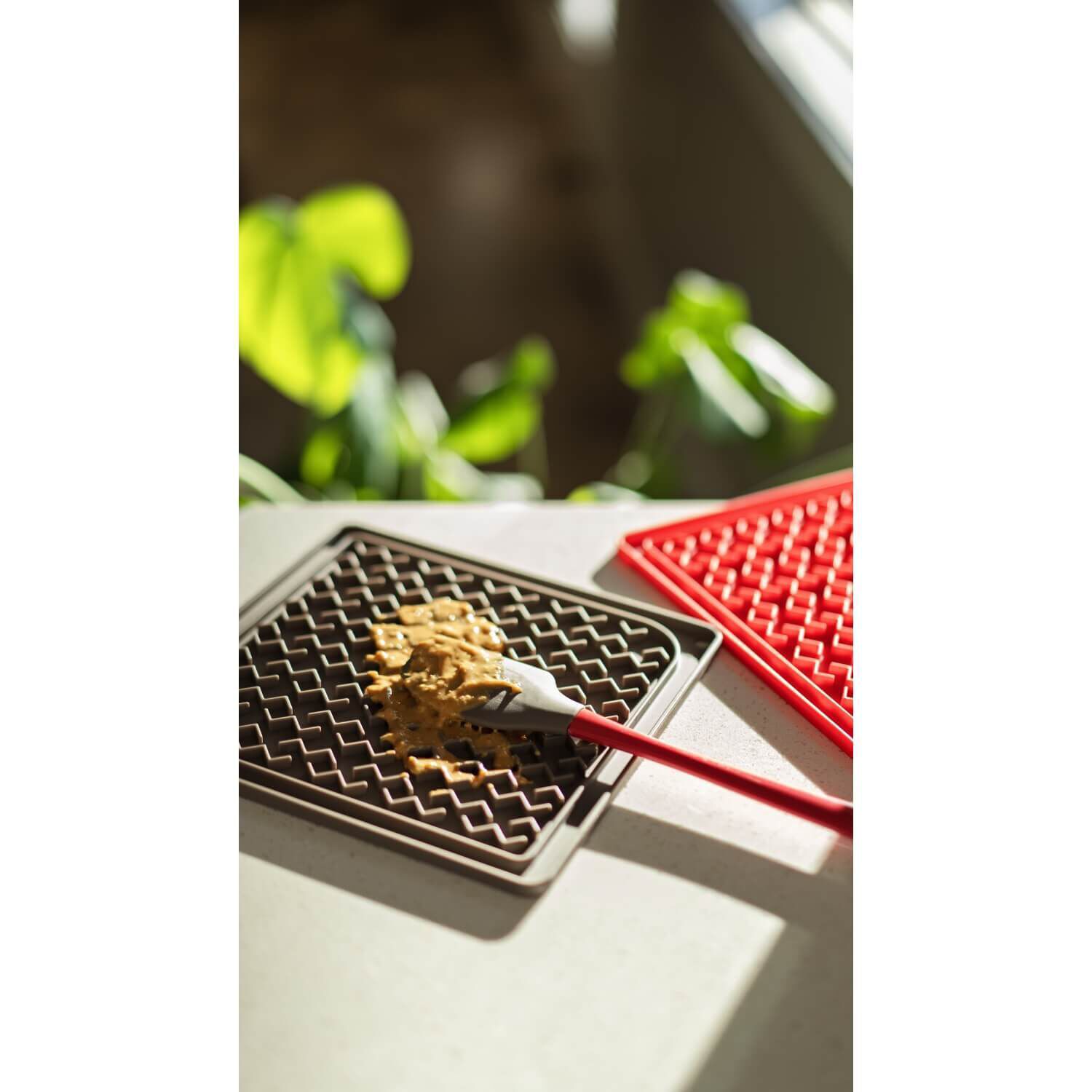 Messy Mutts Silicone Therapeutic Licking Mat With Silicone Spatula For Dogs & Cats, 8"