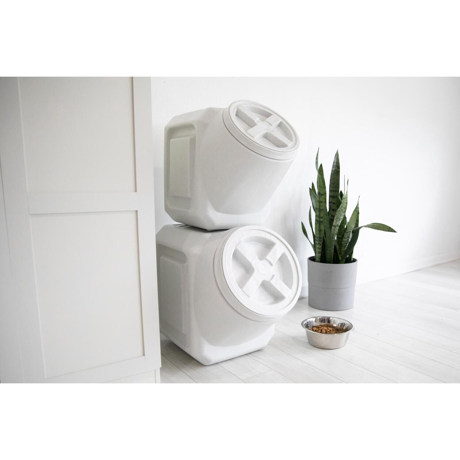Vittles Vault Outback Stackable Waterproof Pet Food Storage