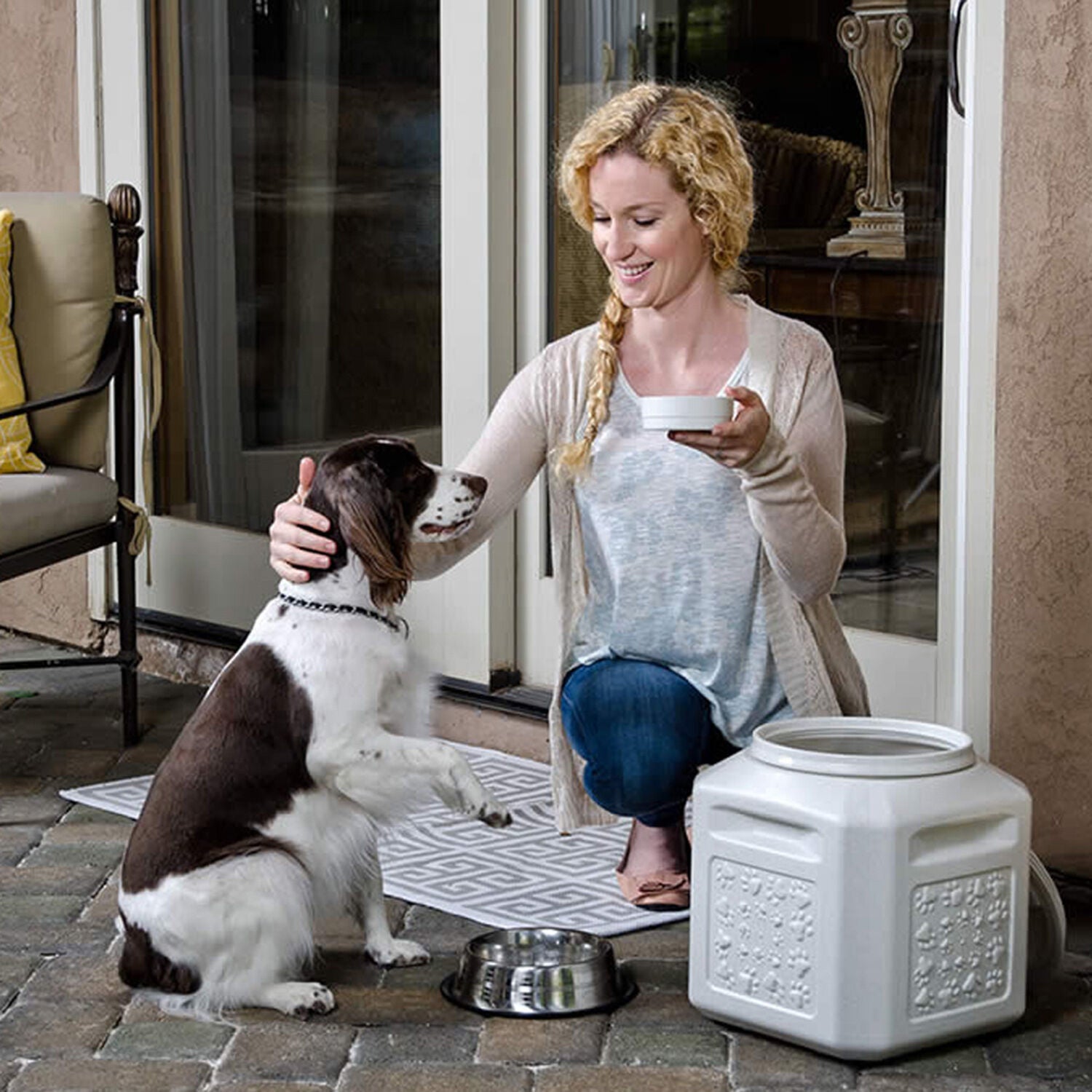 Vittles Vault Outback Waterproof, Insect & Pest-Proof Pet Food Storage Container